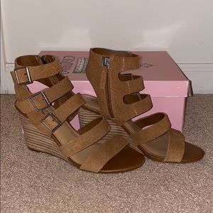 Brown mid high sandals. Size 7.